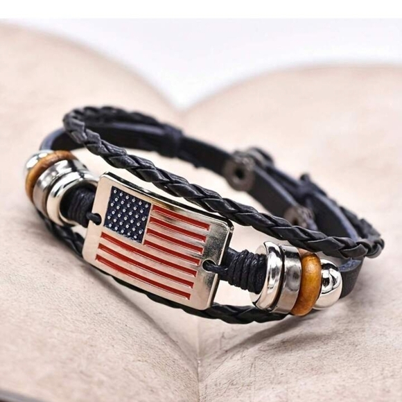 Jewelry - NEW‼️Bracelet with American Flag🔥